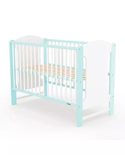 Klassiek babybedje in wit en mint voor peuterslaapkamer