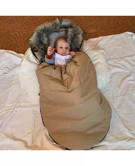 Beige voetenzak buggy met afneembare bontkraag