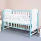 Klassiek babybedje in wit en mint voor peuterslaapkamer